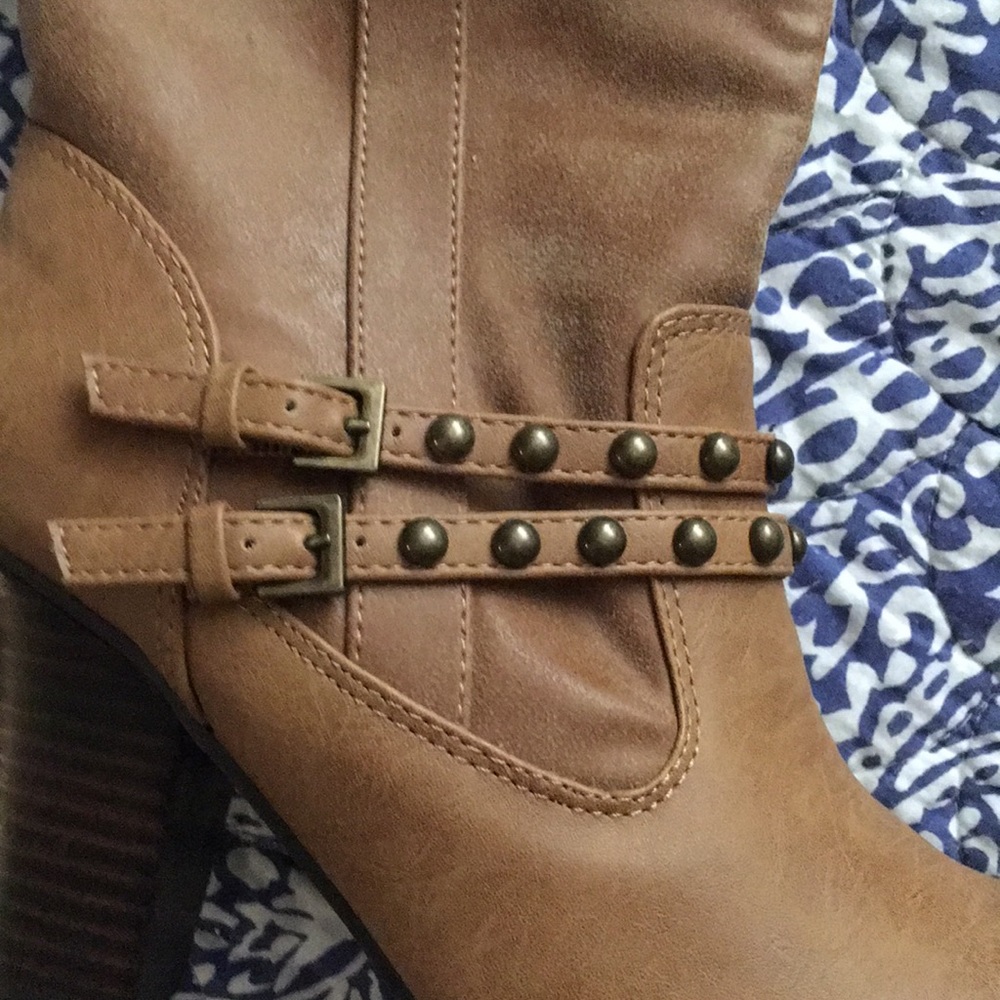 Boots - Picture 3 of 4